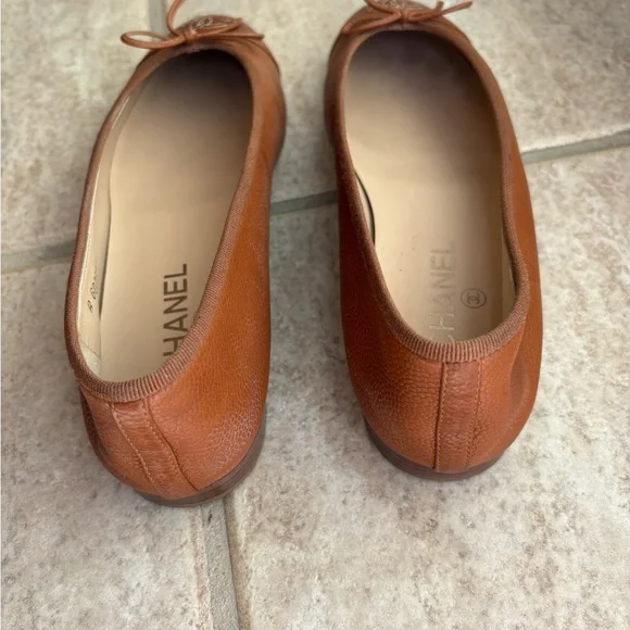 Authentic CHANEL Leather Loafers with Bow - Picture 2 of 7